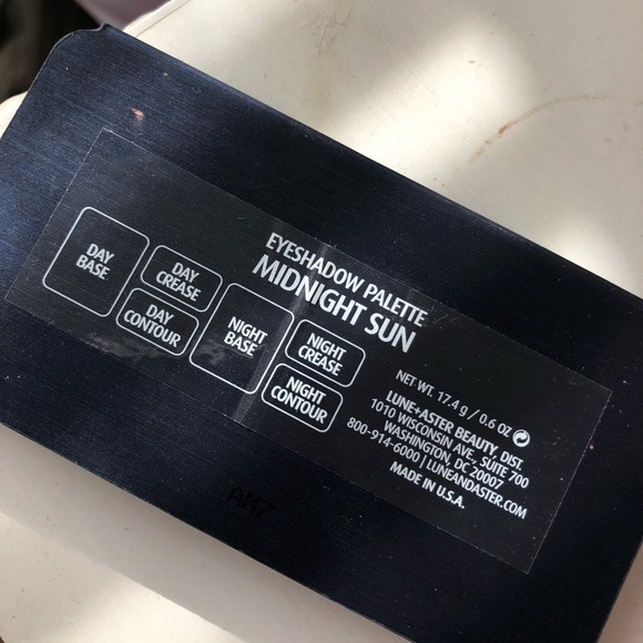 Lune and Astor eyeshadow palette - Picture 2 of 4